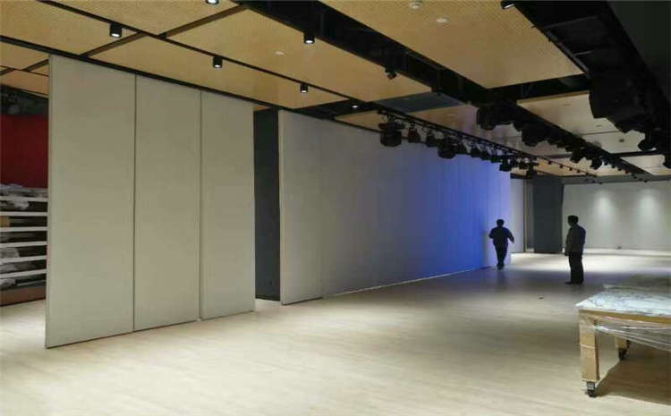 橡膠木運(yùn)動體育地板多少錢一平米?