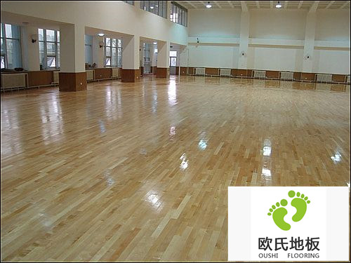 體育館地板的鋪設